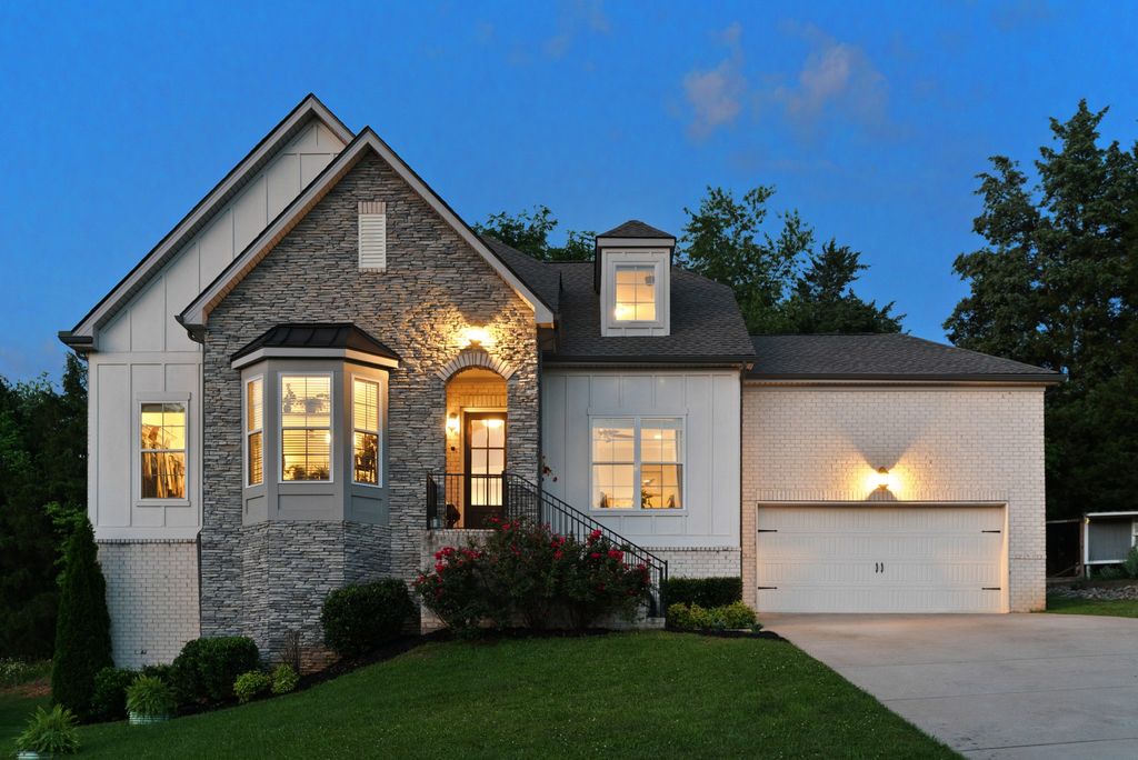 2195 Savage Creek Dr, Springfield, TN 37172