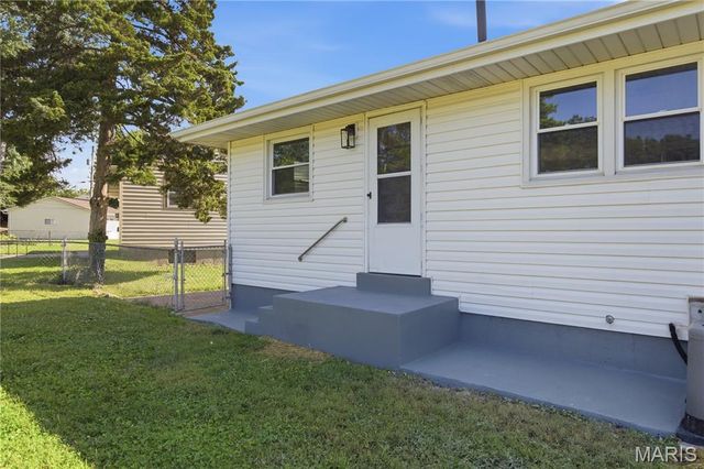 195 Eldorado Drive, Florissant, MO 63031