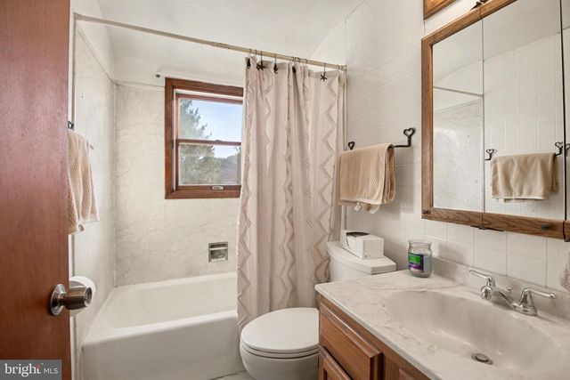 36 CRESCENT DR, New Cumberland, PA 17070