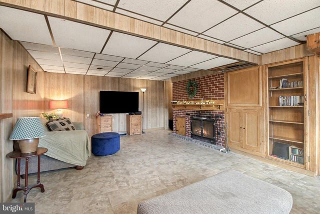 36 CRESCENT DR, New Cumberland, PA 17070