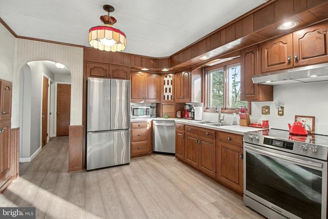 36 CRESCENT DR, New Cumberland, PA 17070