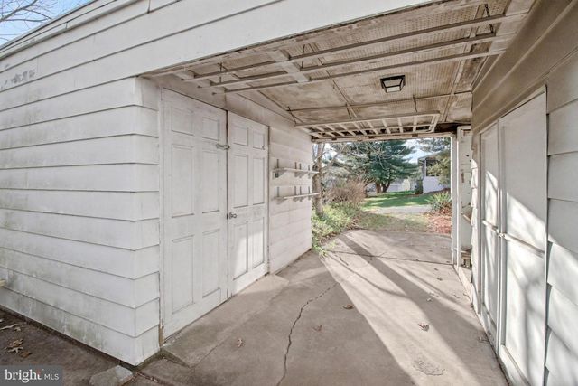 36 CRESCENT DR, New Cumberland, PA 17070