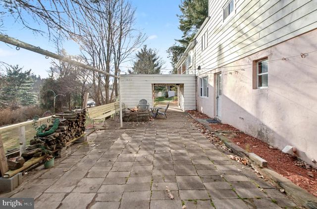 36 CRESCENT DR, New Cumberland, PA 17070