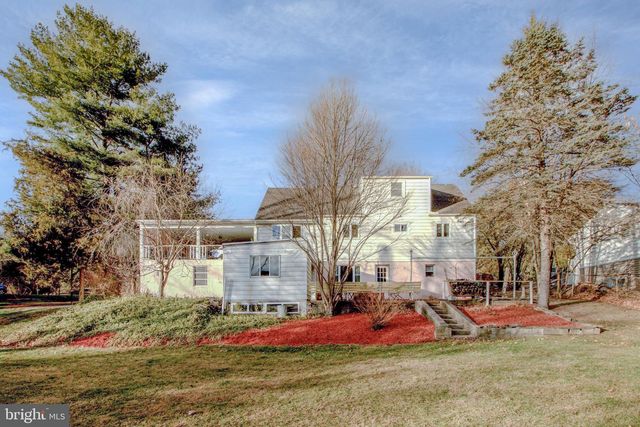 36 CRESCENT DR, New Cumberland, PA 17070