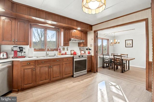 36 CRESCENT DR, New Cumberland, PA 17070