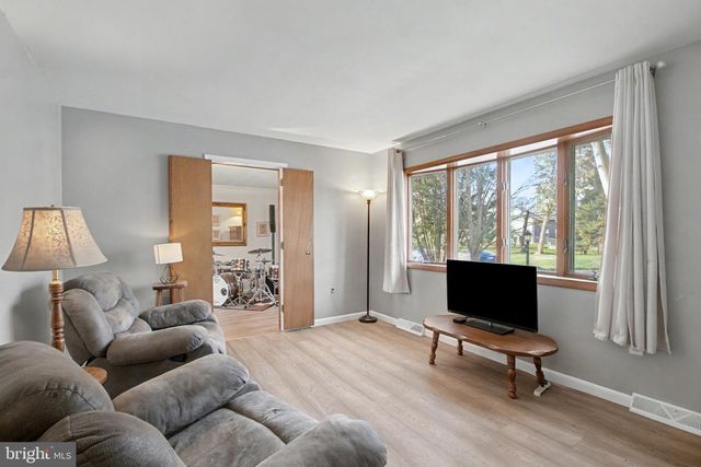 36 CRESCENT DR, New Cumberland, PA 17070