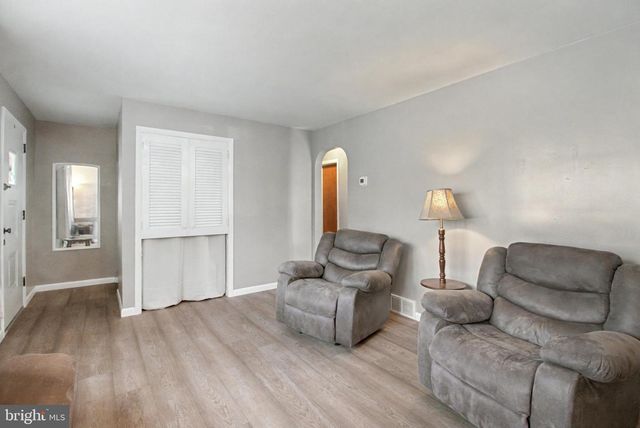 36 CRESCENT DR, New Cumberland, PA 17070