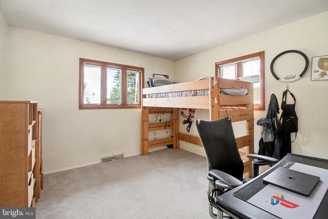 36 CRESCENT DR, New Cumberland, PA 17070