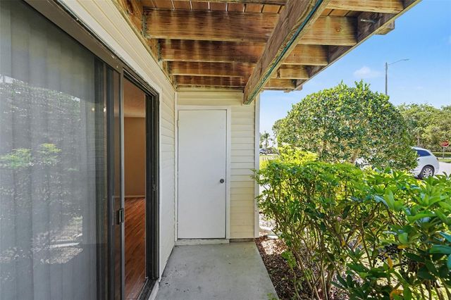 129 CAMPHOR CIRCLE F, Oldsmar, FL 34677