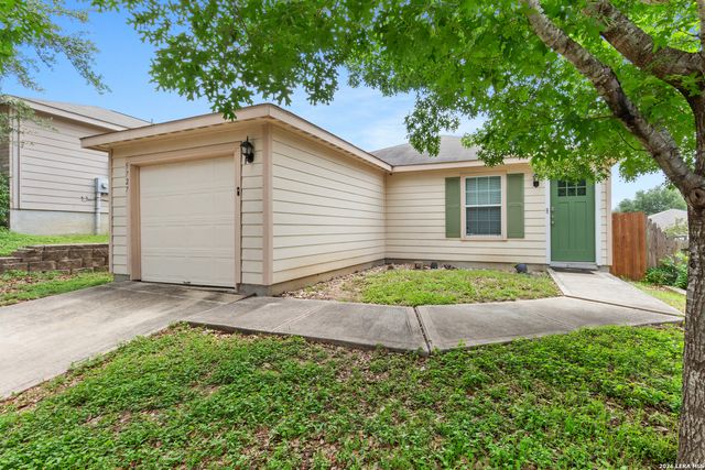5727 HICKORY CYN, San Antonio, TX 78252