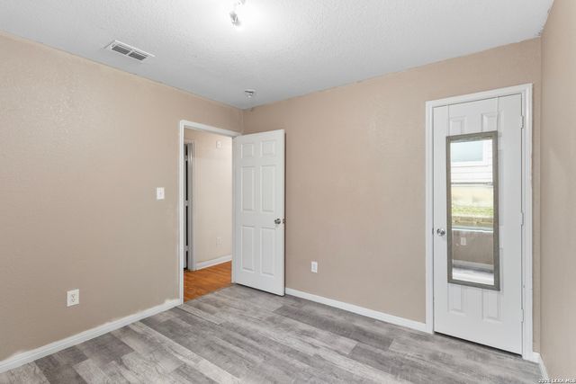 5727 HICKORY CYN, San Antonio, TX 78252