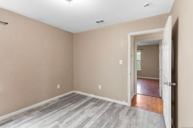 5727 HICKORY CYN, San Antonio, TX 78252