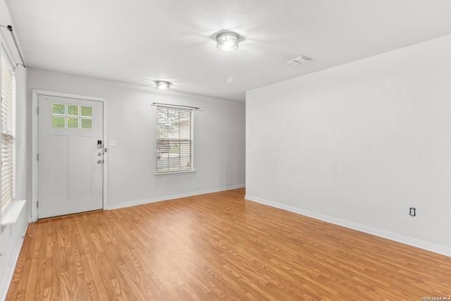 5727 HICKORY CYN, San Antonio, TX 78252