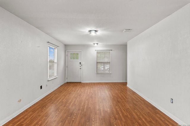 5727 HICKORY CYN, San Antonio, TX 78252