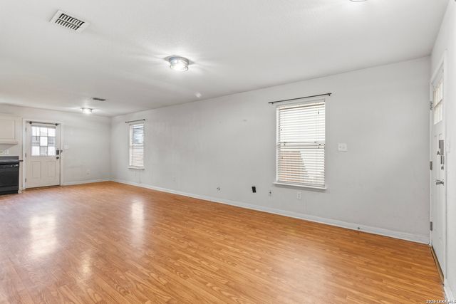 5727 HICKORY CYN, San Antonio, TX 78252