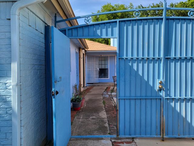 3320 Green Ridge Street, Fort Worth, TX 76133