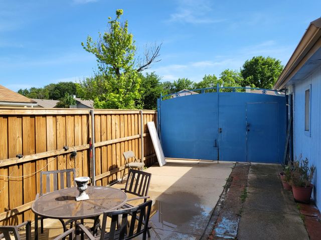 3320 Green Ridge Street, Fort Worth, TX 76133