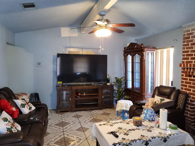3320 Green Ridge Street, Fort Worth, TX 76133