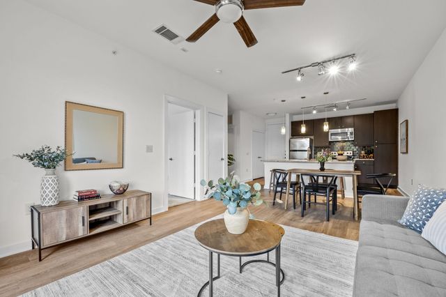 1900 Barton Springs RD 3016, Austin, TX 78704