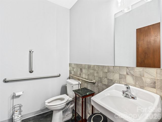 208 Charlotte Highway 301, Asheville, NC 28803