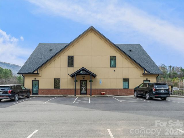 208 Charlotte Highway 301, Asheville, NC 28803