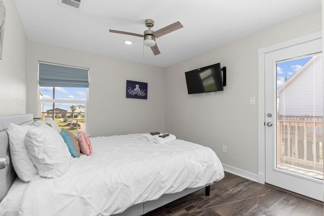 203 Sandpebble Place, Surfside Beach, TX 77541