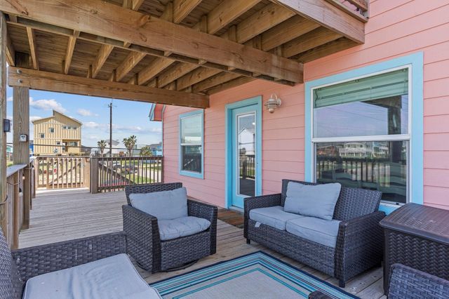 203 Sandpebble Place, Surfside Beach, TX 77541
