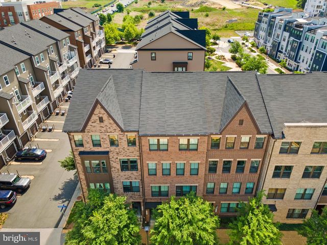 20754 WOOD QUAY DR, Sterling, VA 20166