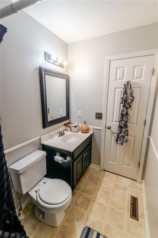 12212 Clubhouse Drive, Kansas City, KS 66109