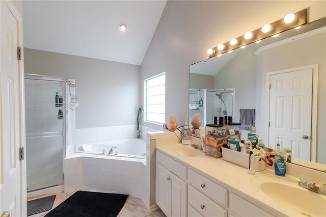 12212 Clubhouse Drive, Kansas City, KS 66109