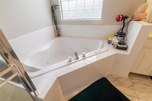 12212 Clubhouse Drive, Kansas City, KS 66109