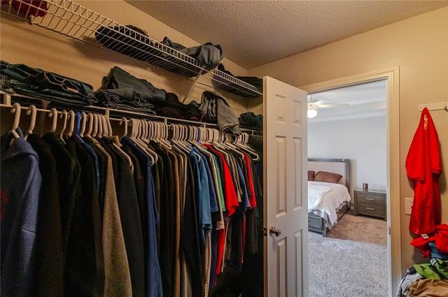 12212 Clubhouse Drive, Kansas City, KS 66109