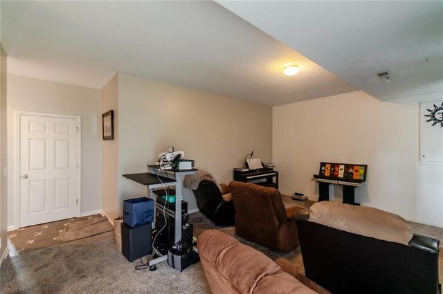 12212 Clubhouse Drive, Kansas City, KS 66109