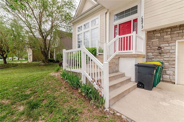 12212 Clubhouse Drive, Kansas City, KS 66109