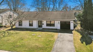 715 Surryse Road, Lake Zurich, IL 60047