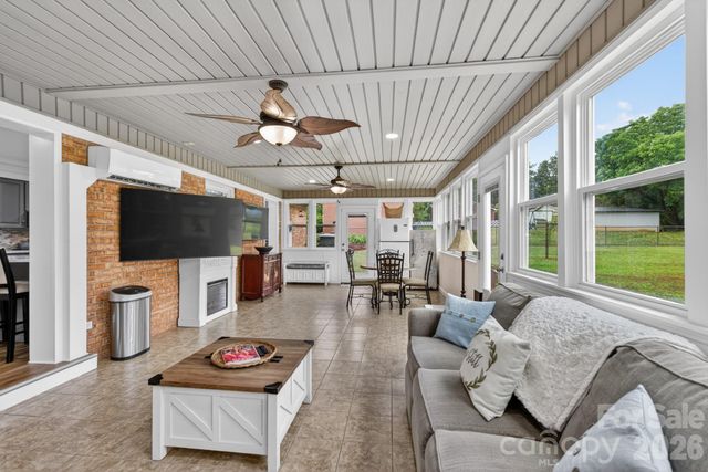 1172 Rainbow Circle, Catawba, SC 29704