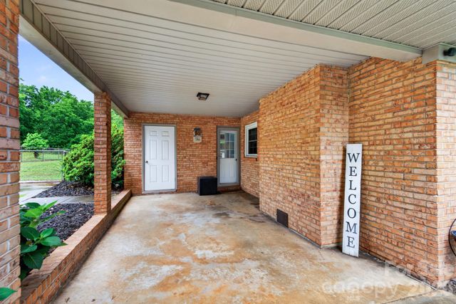 1172 Rainbow Circle, Catawba, SC 29704