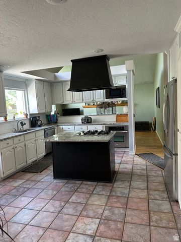 11133 S CRESCENT VISTA LN LN, Sandy, UT 84070