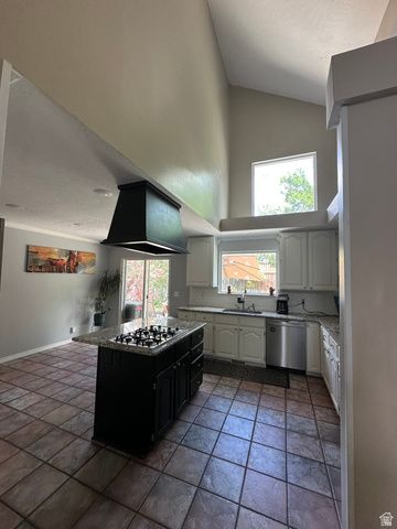 11133 S CRESCENT VISTA LN LN, Sandy, UT 84070