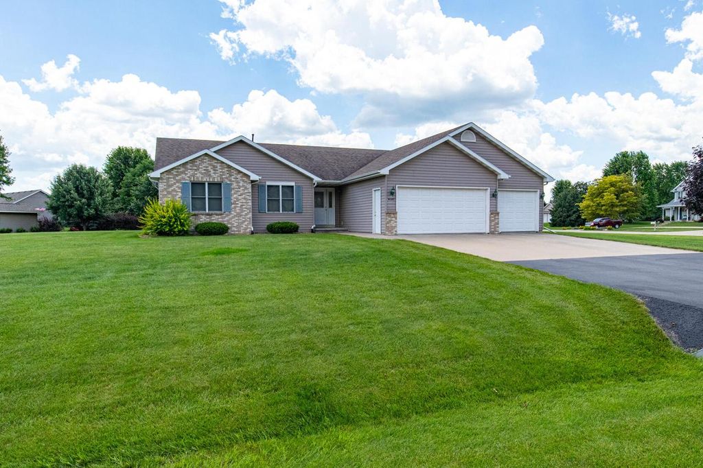 N1060 Pebble Ridge ROAD, Greenville, WI 54942