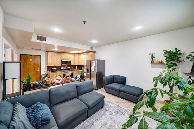 316 S New Hampshire 203, Los Angeles, CA 90020
