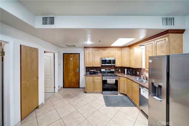 316 S New Hampshire 203, Los Angeles, CA 90020