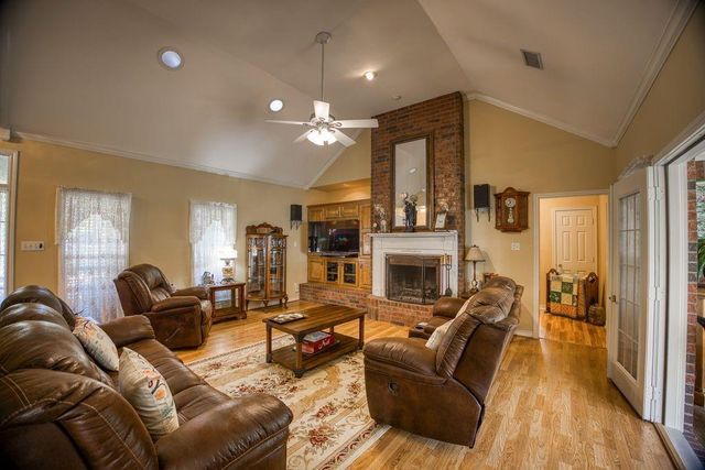 1570 An County Road 4034, Palestine, TX 75803