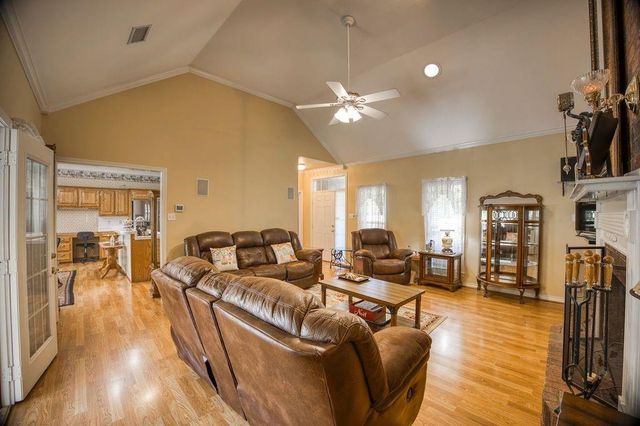 1570 An County Road 4034, Palestine, TX 75803