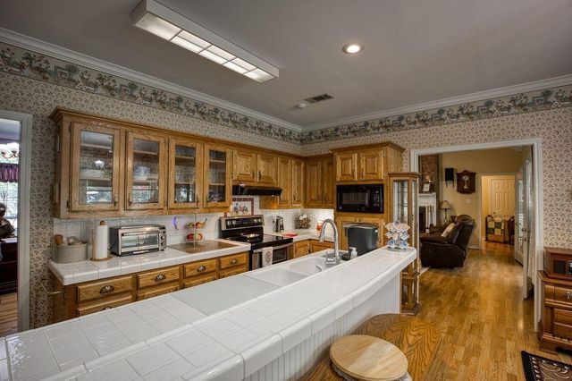 1570 An County Road 4034, Palestine, TX 75803