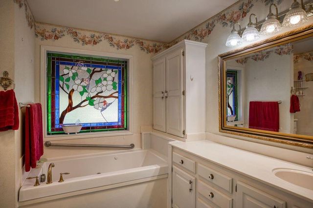 1570 An County Road 4034, Palestine, TX 75803