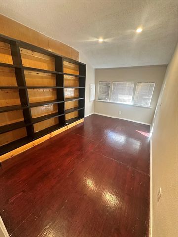 3571 Daphne Street, Houston, TX 77021