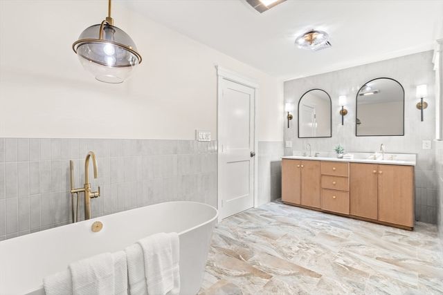 20 Wheeler Ln, Natick, MA 01760