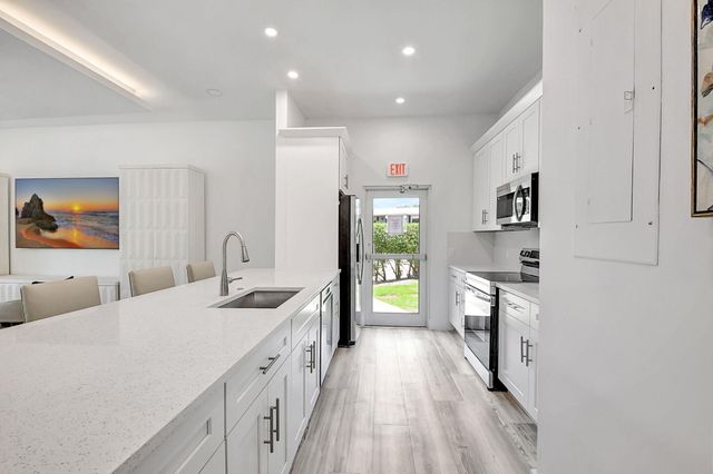 28 Stratford Lane A, Boynton Beach, FL 33436