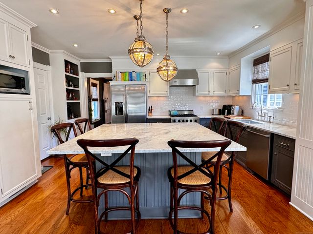 233 Rowayton Avenue, Norwalk, CT 06853